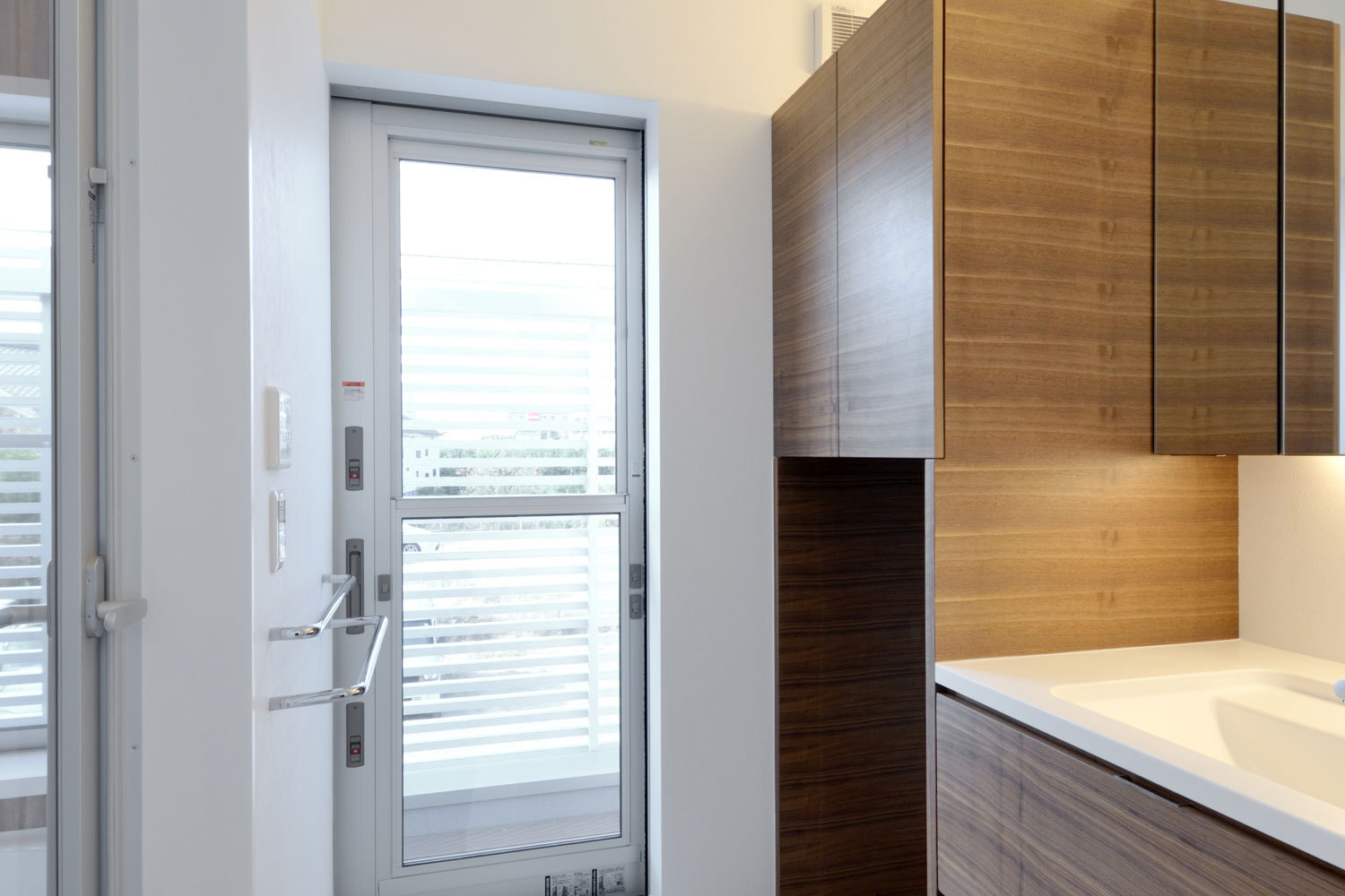 サービスバルコニーのあるサニタリー