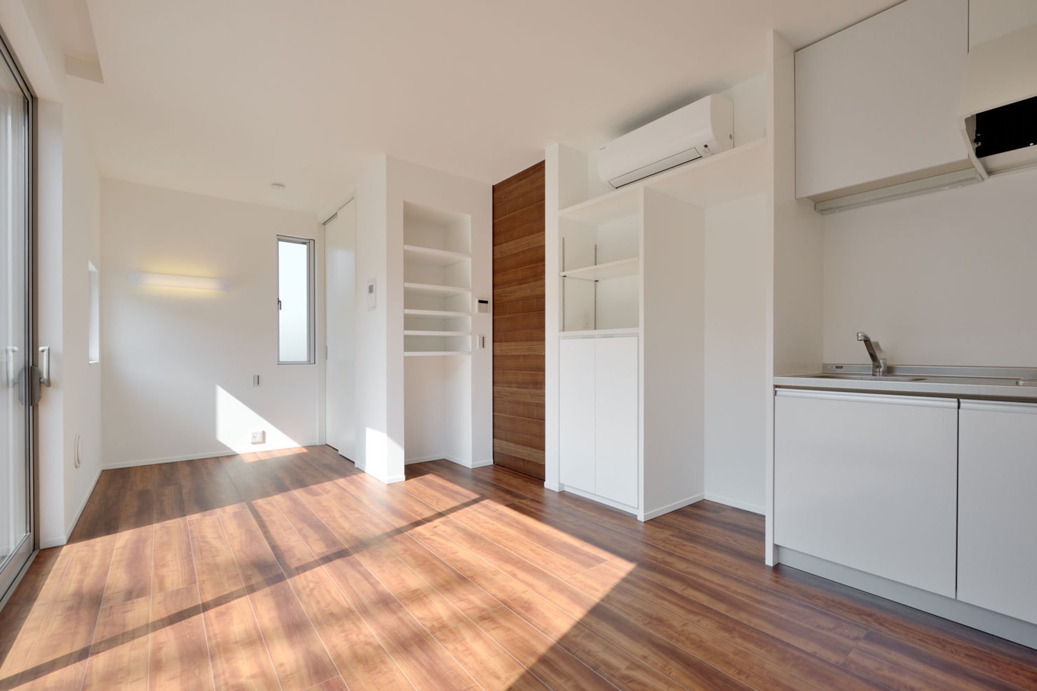 明るい親世帯のリビングダイニング