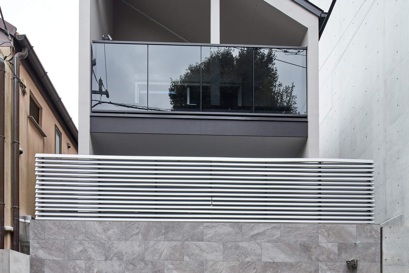 タイル貼りの外観