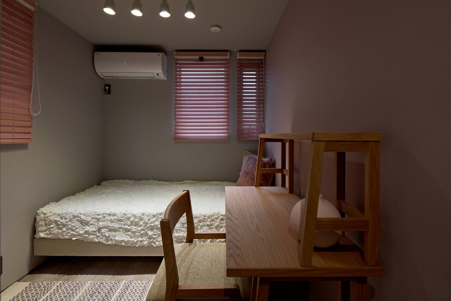 ハイサイド開口で採光を確保