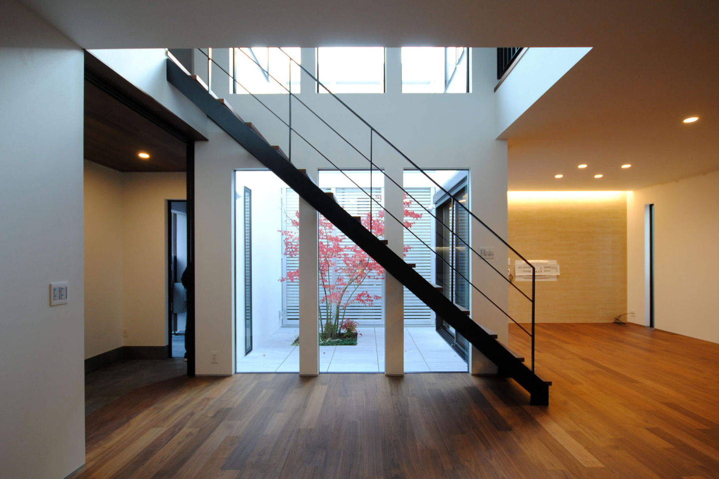 中庭に面する吹抜